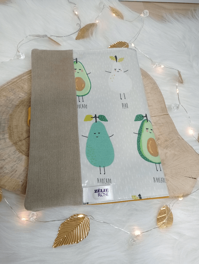 Protège carnet de santé "Avocats mignons"
